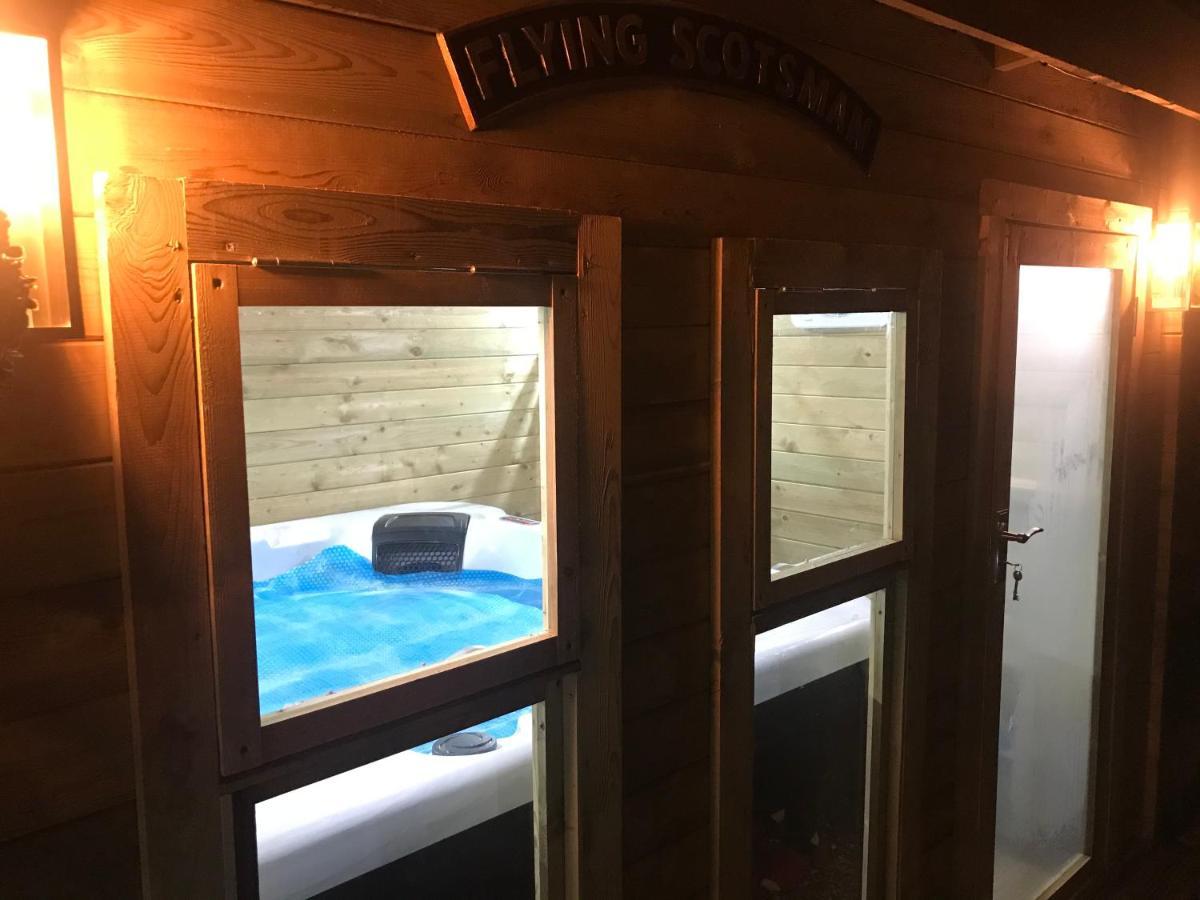 מלון Cheddleton Hot Tub Hide Away Near Alton Towers Staffordshire מראה חיצוני תמונה